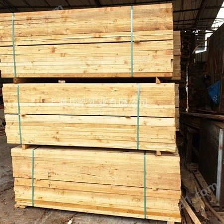 俄罗斯落叶松木材耐磨木条黄花松建筑木方物流打包木板定制规格