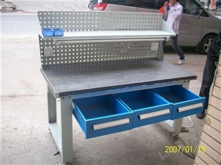 供应挂板工作台 复合板带挂板可调节 东莞标准1.2米工作台