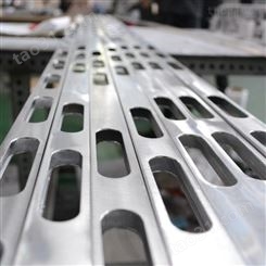 铝型材数控加工中心 青岛速霸五轴数控加工中心设备 轨道交通工业铝型材数控加工设备